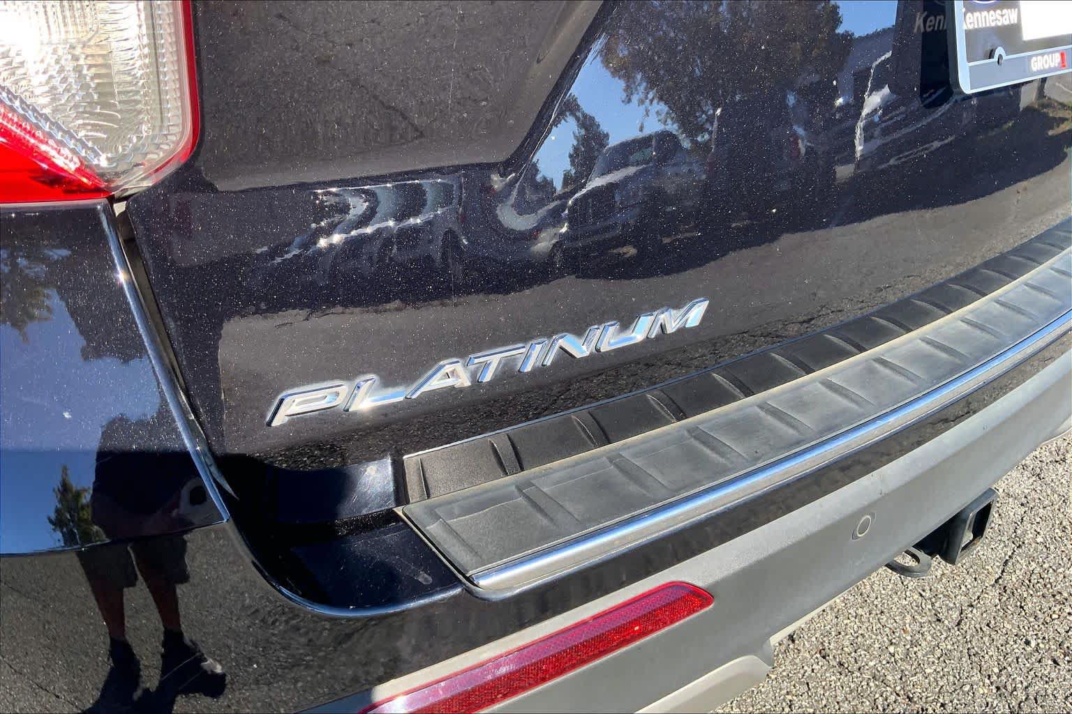 Used 2023 Ford Explorer Platinum w/ Technology Package AWD/4WD image 31
