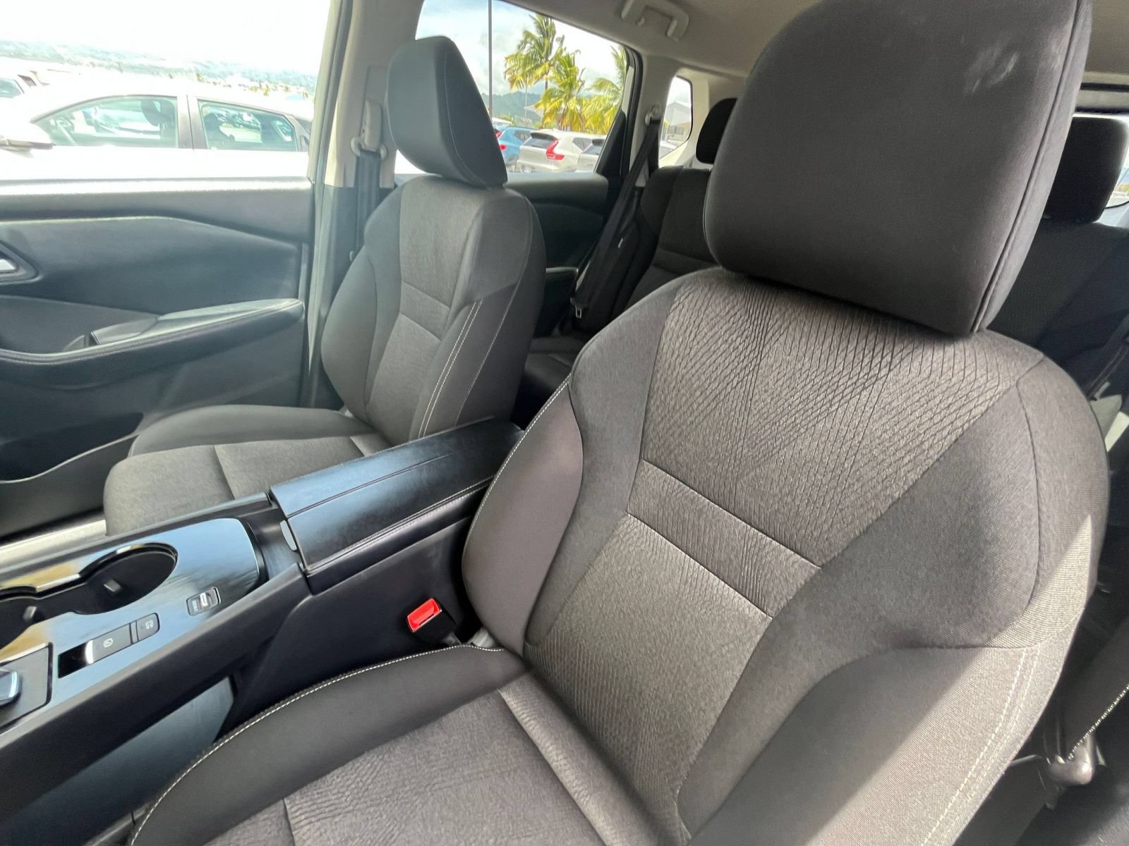 Used 2025 Nissan Rogue SV FWD image 36