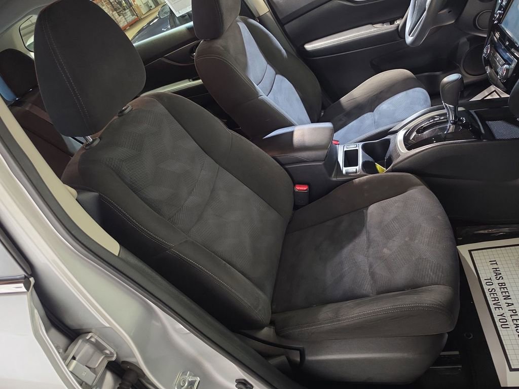 Used 2015 Nissan Rogue SV w/ SV Premium Package image 25