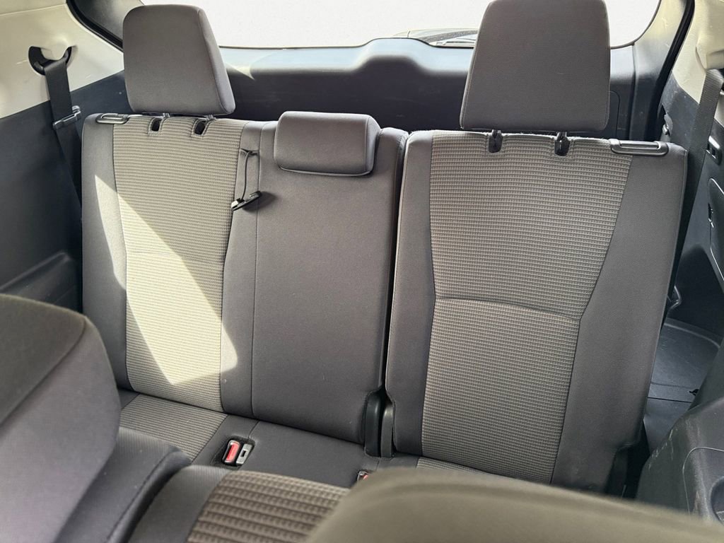 Used 2024 Toyota Highlander LE image 18