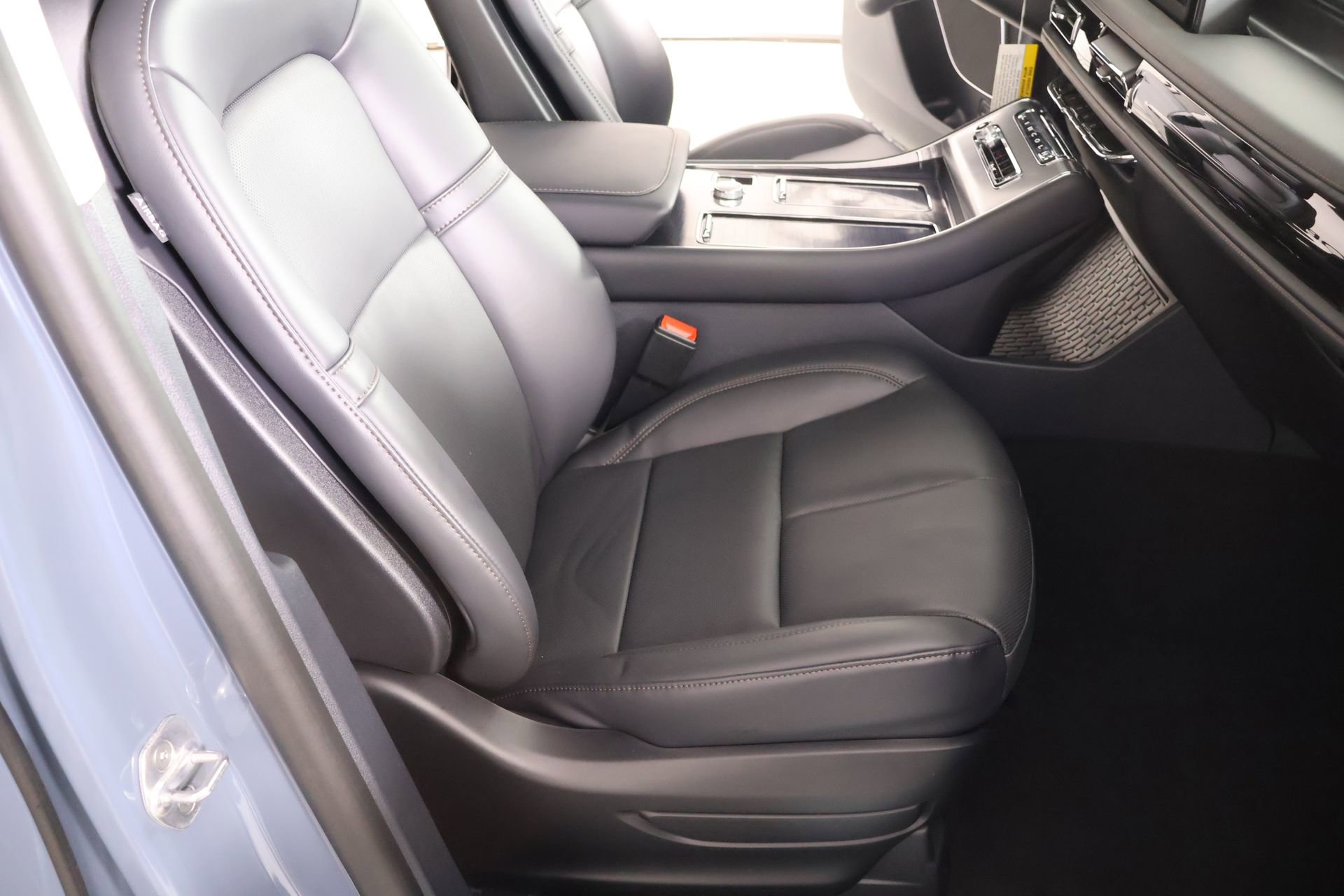 New 2026 Lincoln Aviator AWD w/ Jet Appearance Package image 14