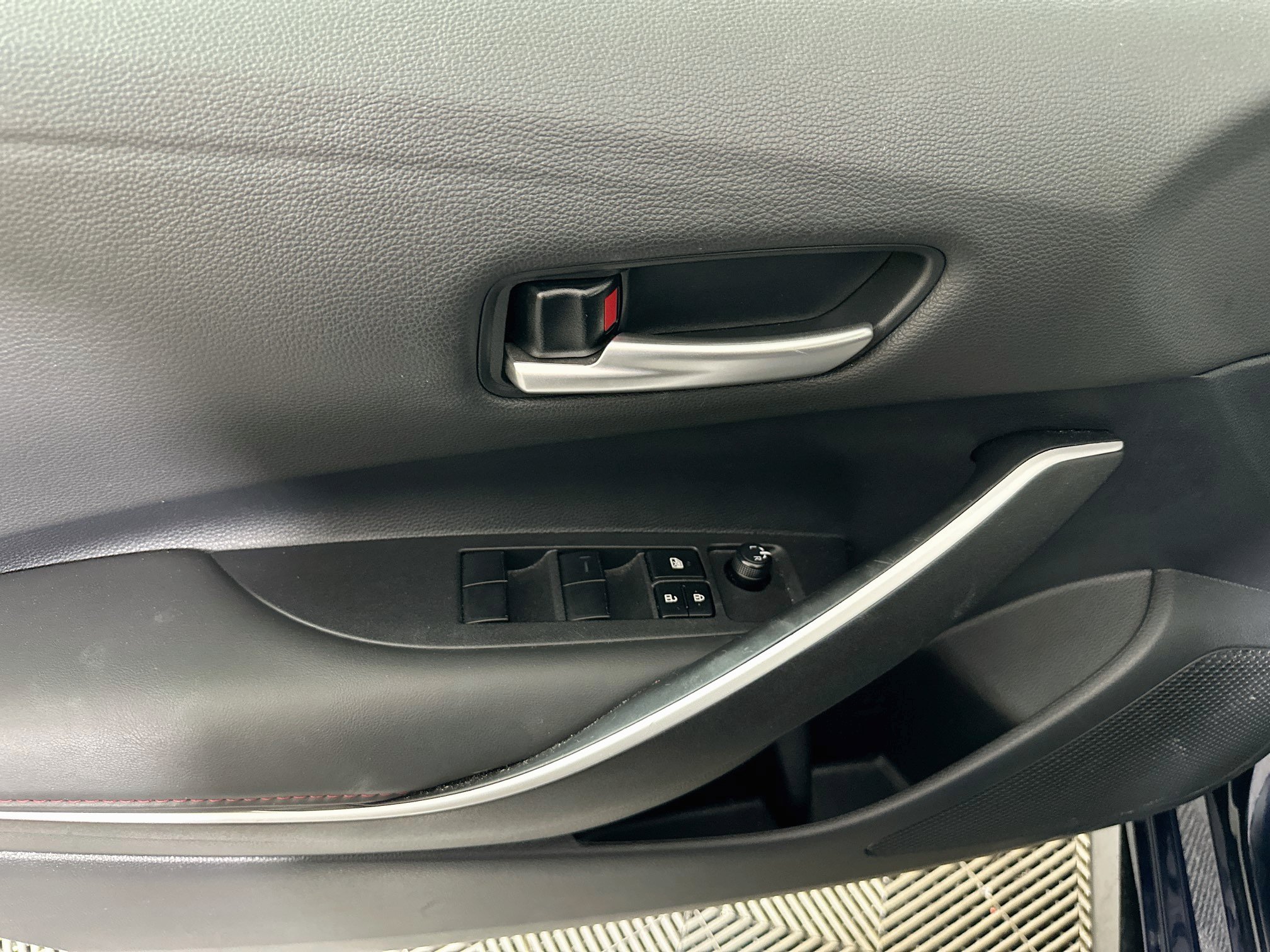 Used 2025 Toyota Corolla SE FWD image 15