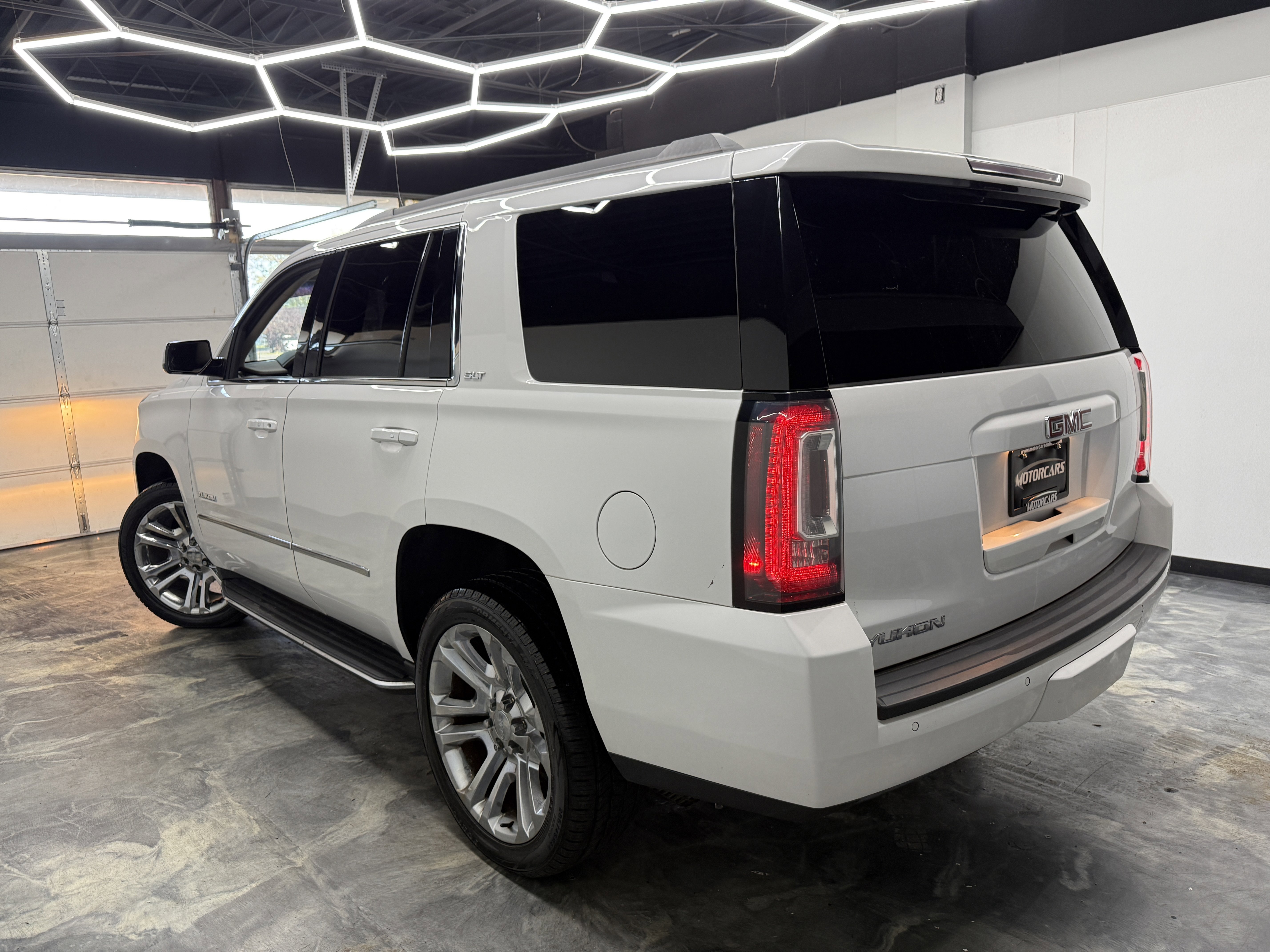 Used 2018 GMC Yukon SLT w/ Premium Edition AWD/4WD image 3