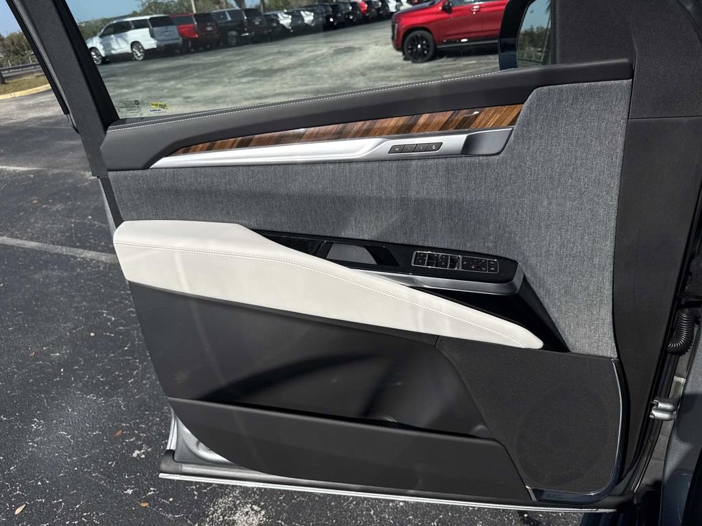 New 2026 Cadillac Escalade ESV Platinum Sport w/ LPO, ONYX Package image 19