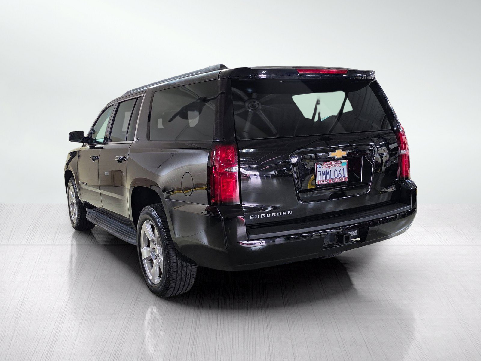 Used 2015 Chevrolet Suburban LT RWD image 5