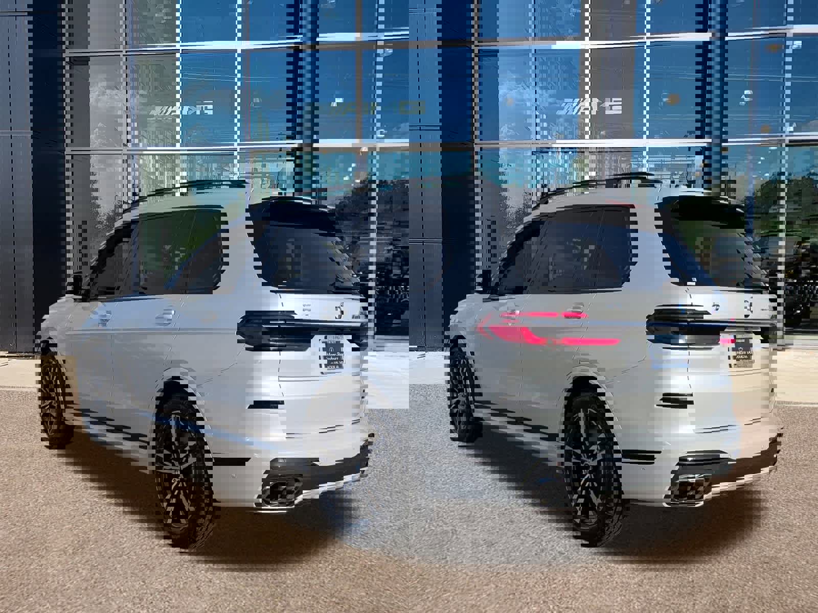 Used 2024 BMW X7 M60i w/ Executive Package image 7