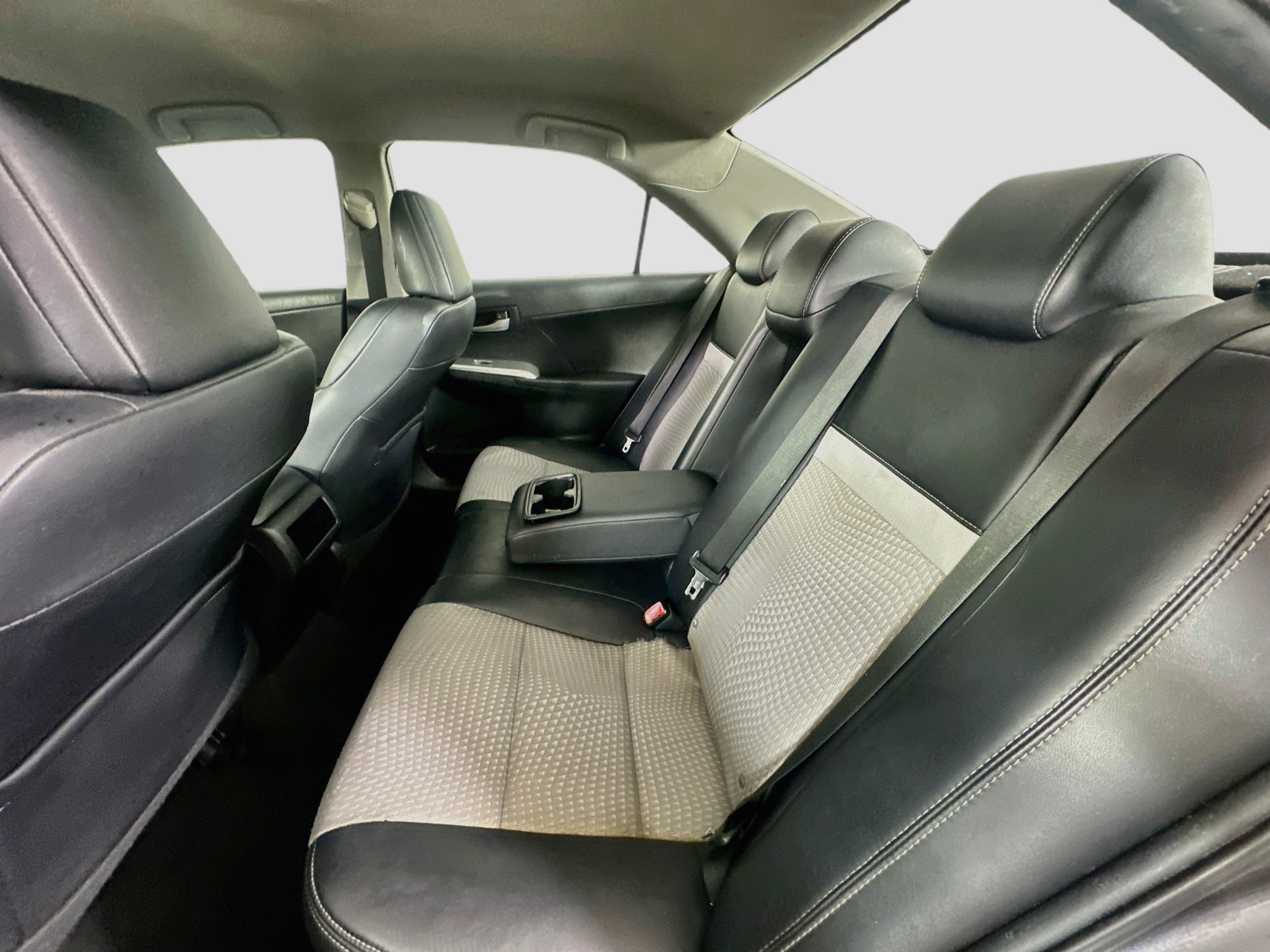 Used 2012 Toyota Camry SE FWD image 24