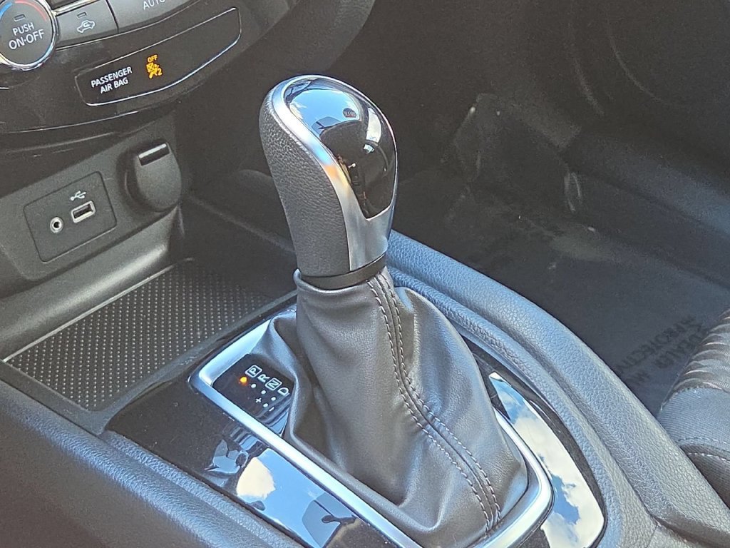 Used 2018 Nissan Rogue SV AWD/4WD image 26
