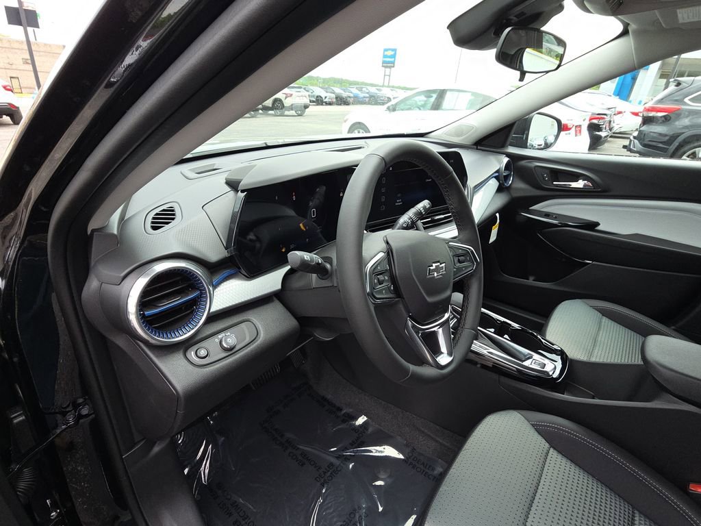New 2026 Chevrolet Trax LT w/ Sunroof Package FWD image 14