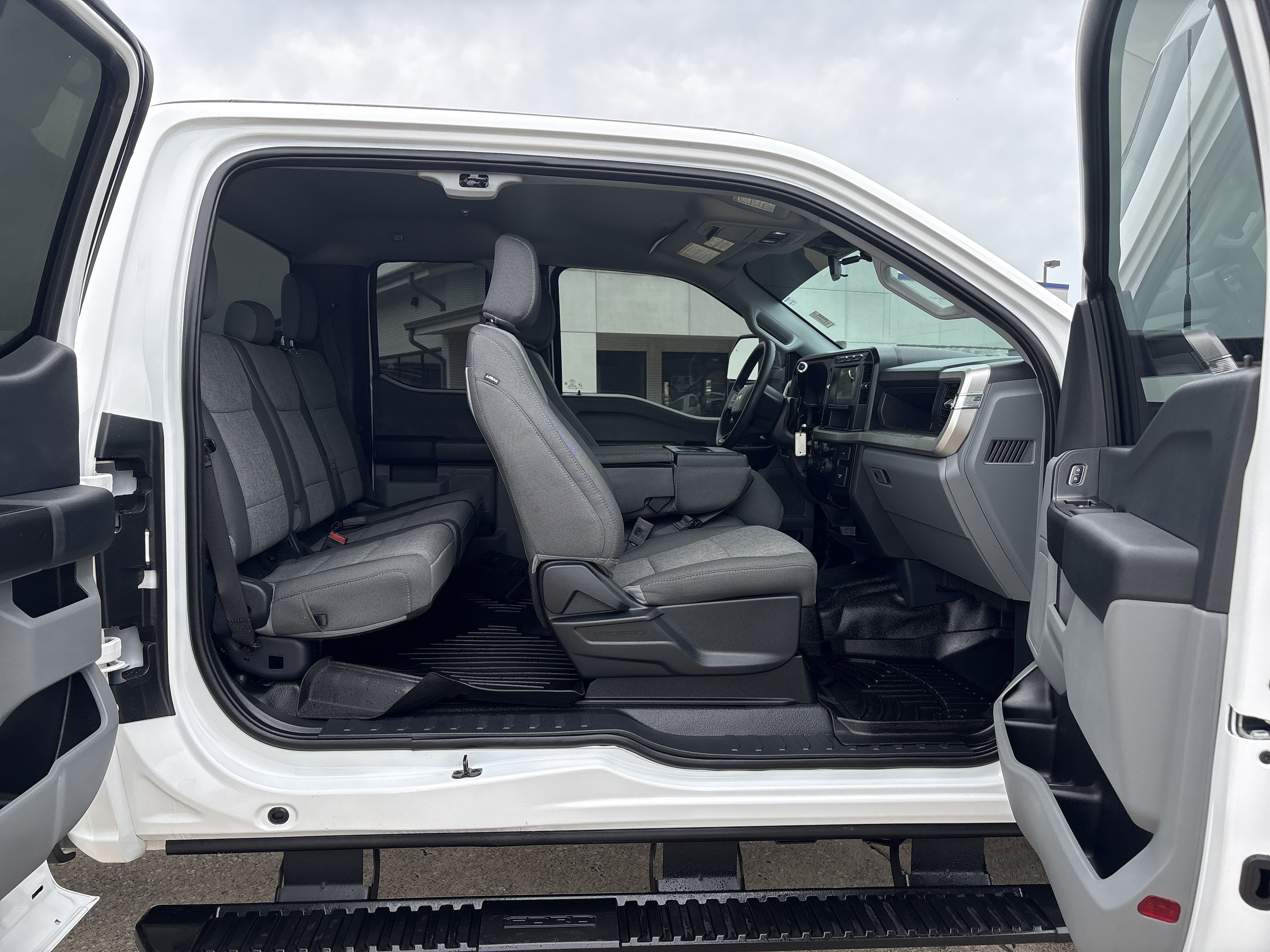 Used 2024 Ford F350 XL w/ Camper Package AWD/4WD image 7