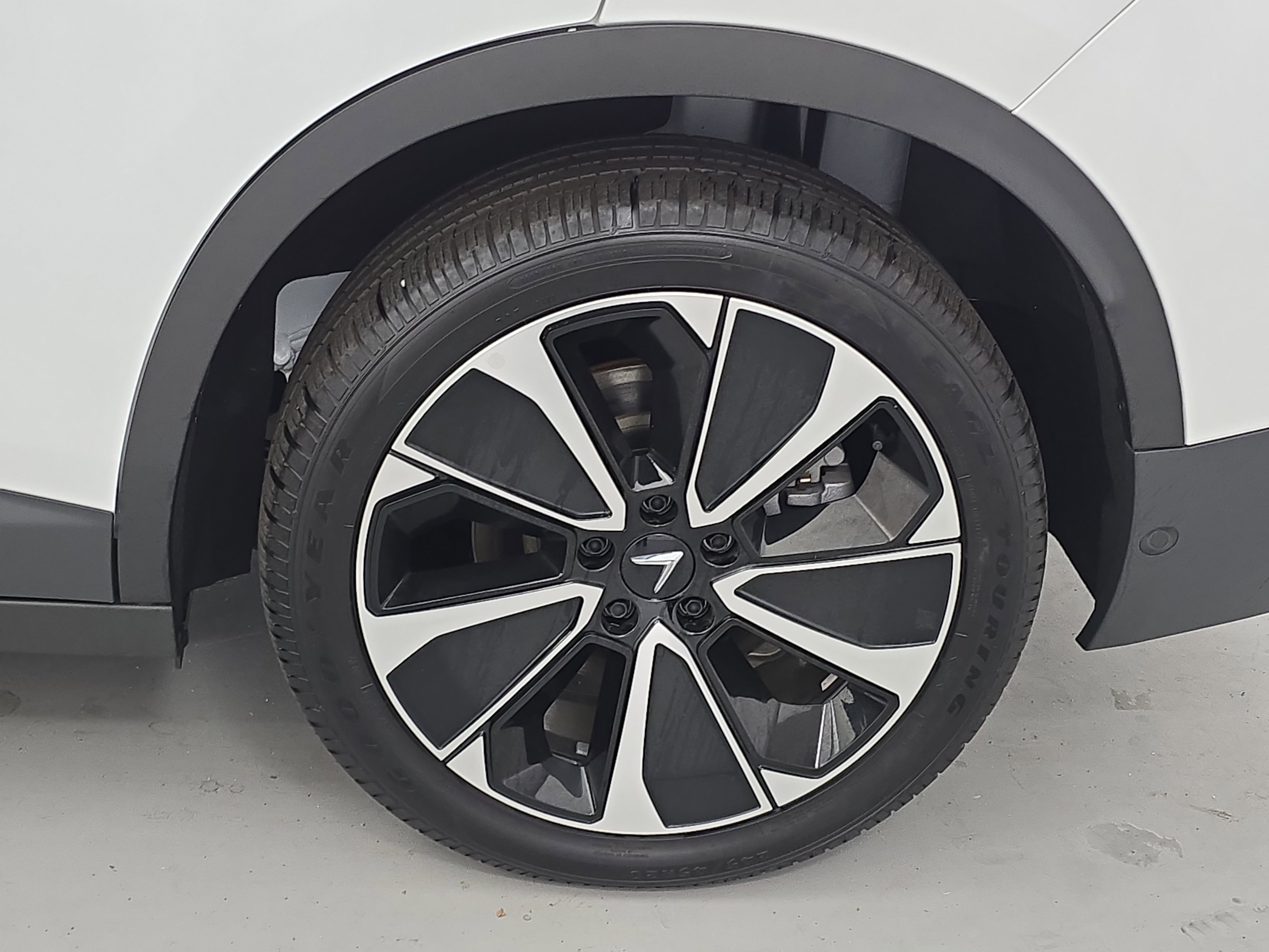 New 2025 VinFast VF 8 Plus image 32