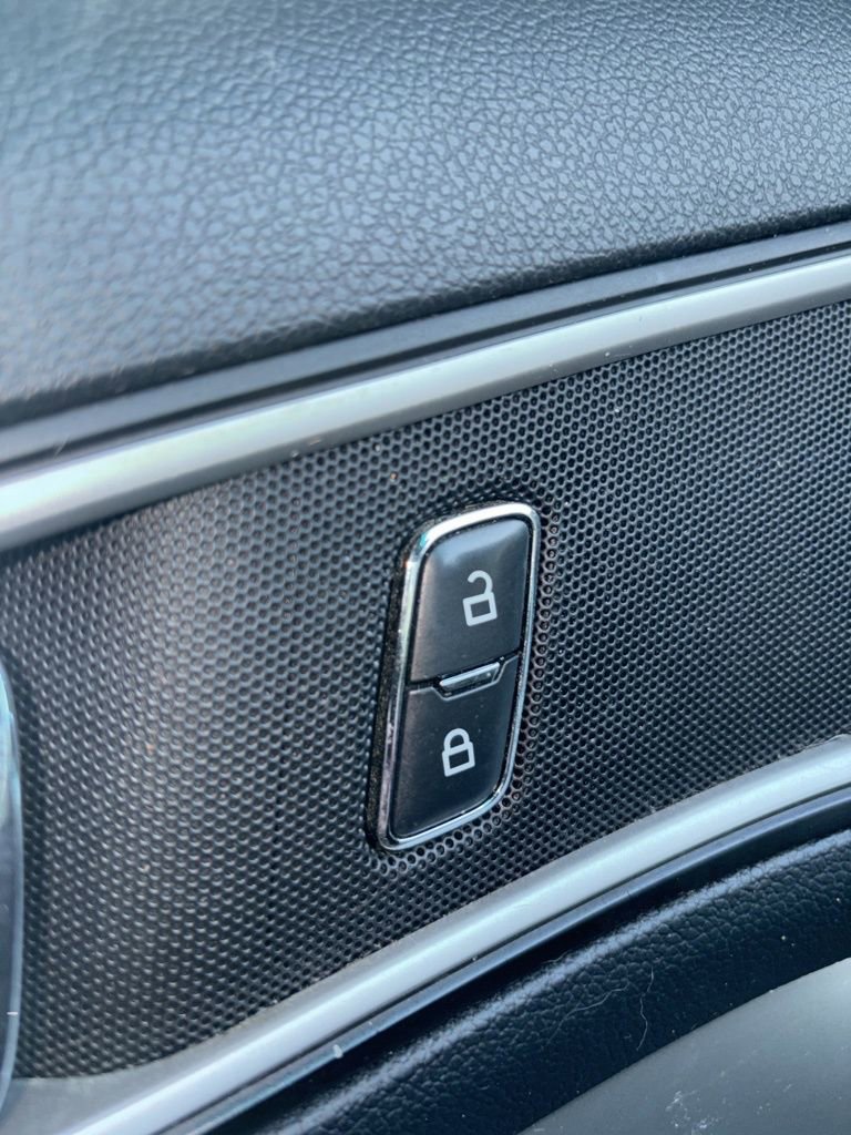 Used 2016 Ford Explorer XLT image 26