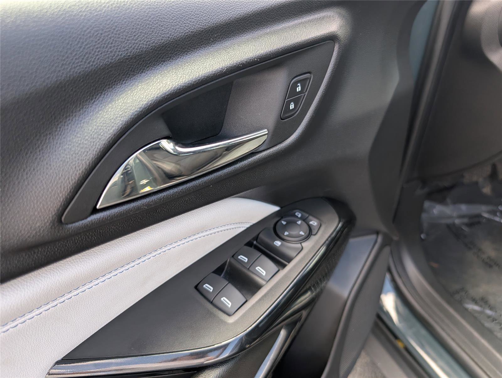 Used 2025 Chevrolet Trax LT image 9