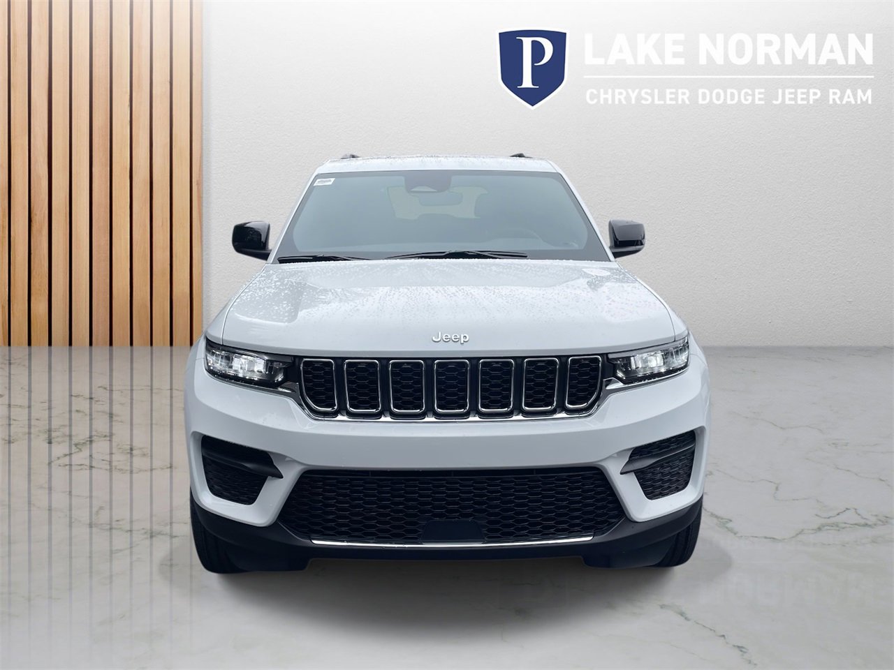 New 2025 Jeep Grand Cherokee Laredo w/ Luxury Tech Group I image 3