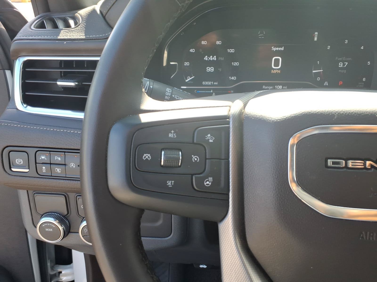 Used 2023 GMC Yukon Denali RWD image 11