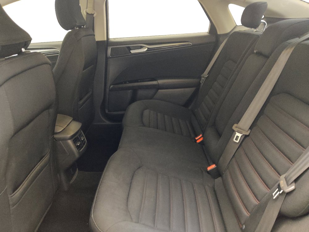 Used 2015 Ford Fusion SE w/ Equipment Group 201A FWD image 18