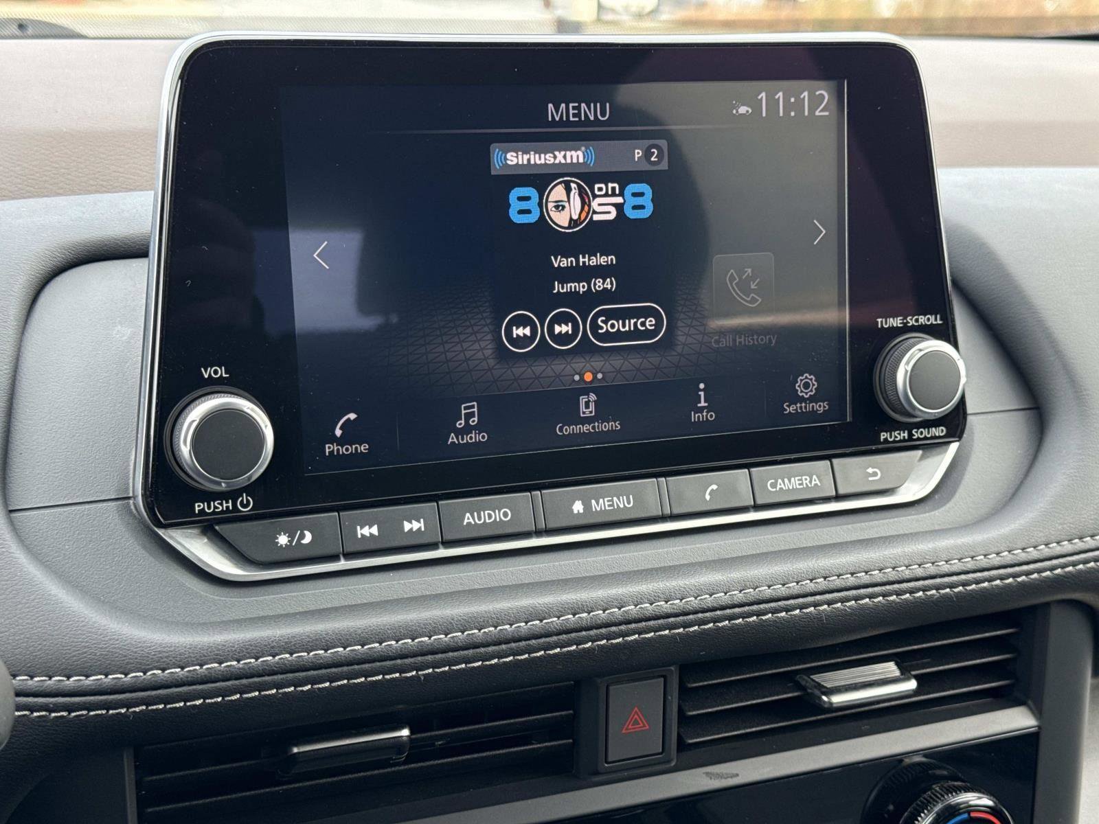 Used 2023 Nissan Rogue SV image 3