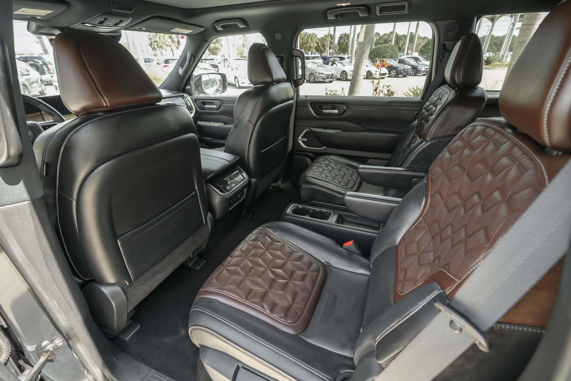 Used 2025 Nissan Armada Platinum image 33