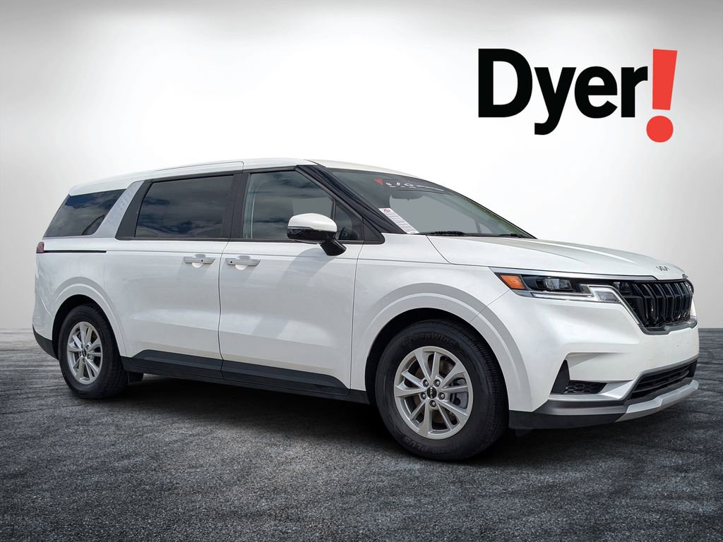 Used 2024 Kia Carnival LX image 1