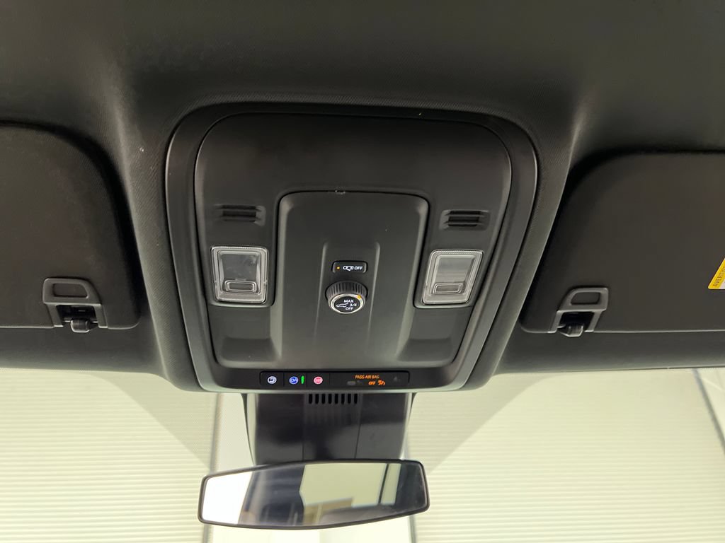 Used 2025 Chevrolet Suburban LT RWD image 69