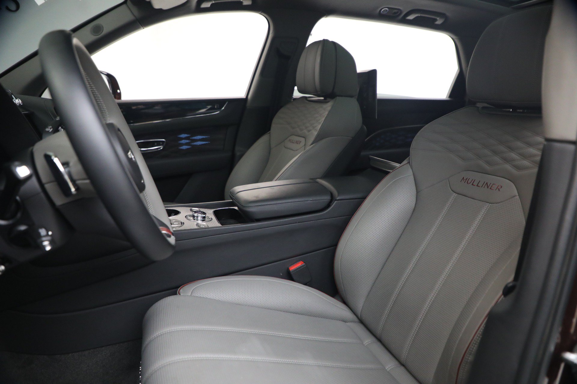 Certified 2024 Bentley Bentayga Extended Wheelbase AWD/4WD image 21