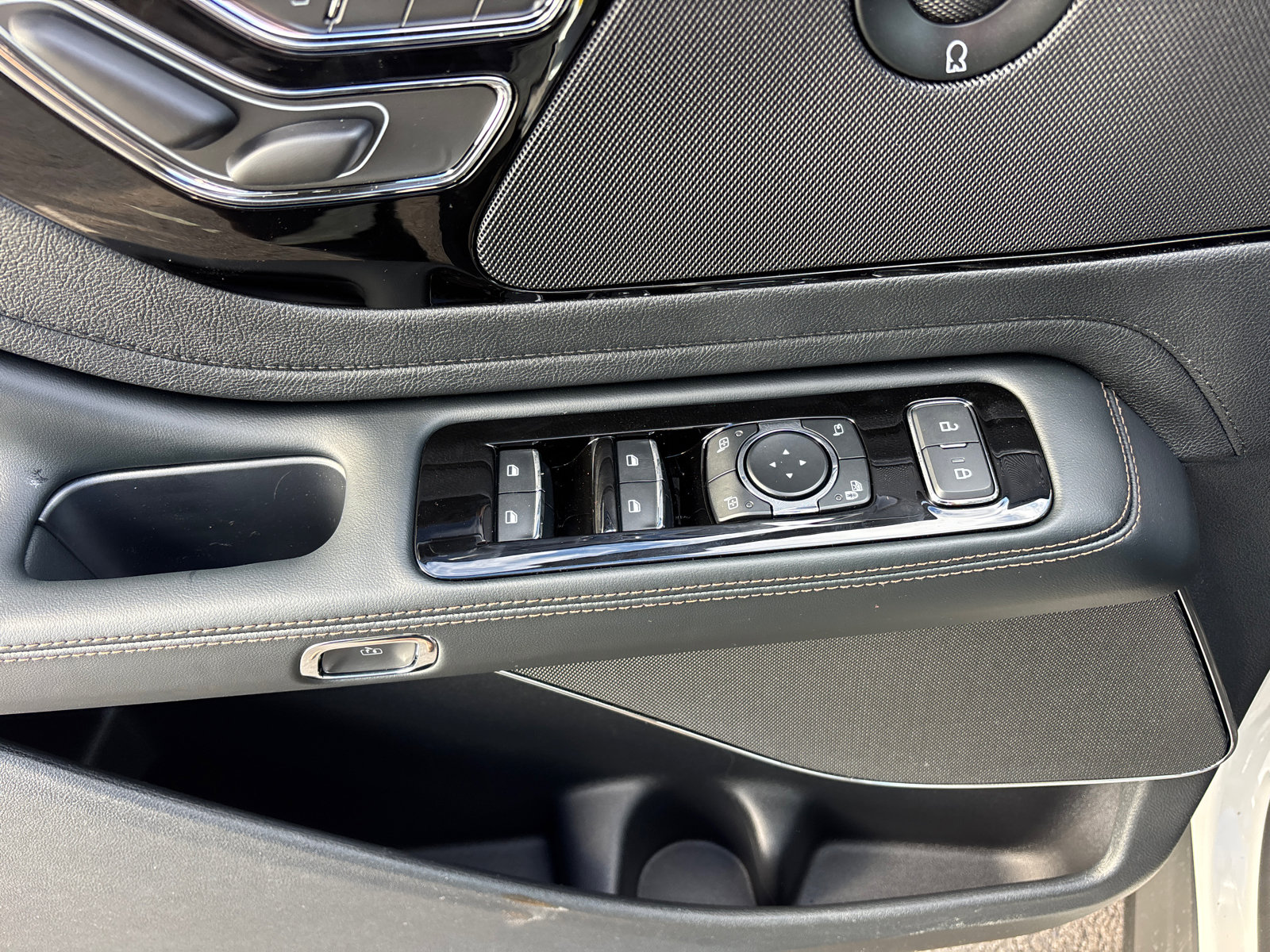 New 2026 Lincoln Aviator Reserve AWD/4WD image 13