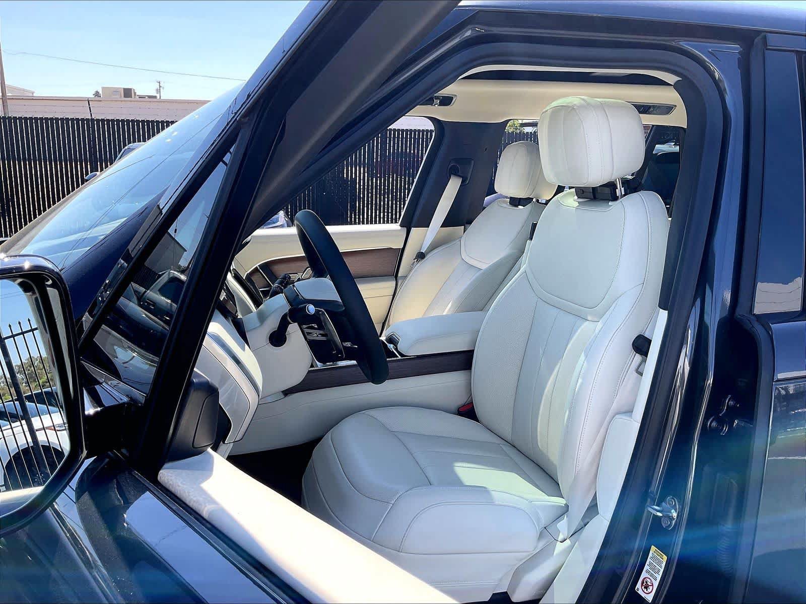 New 2026 Land Rover Range Rover Long Wheelbase SE AWD/4WD image 11