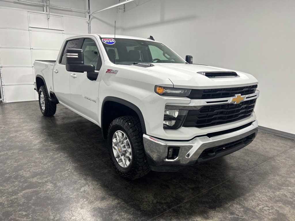 Used 2024 Chevrolet Silverado 2500 LT AWD/4WD image 7