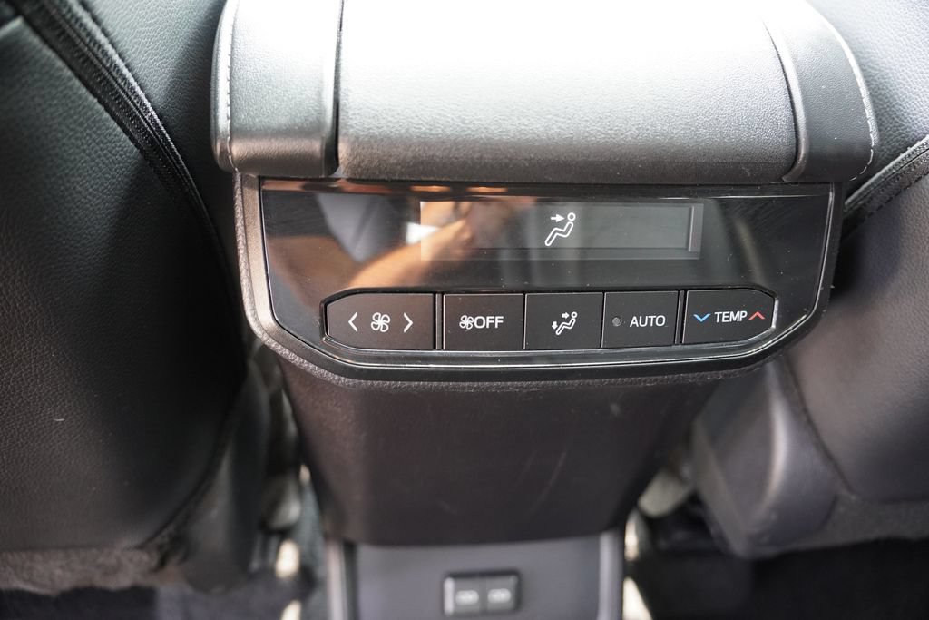 Used 2025 Toyota Highlander XSE AWD/4WD image 19