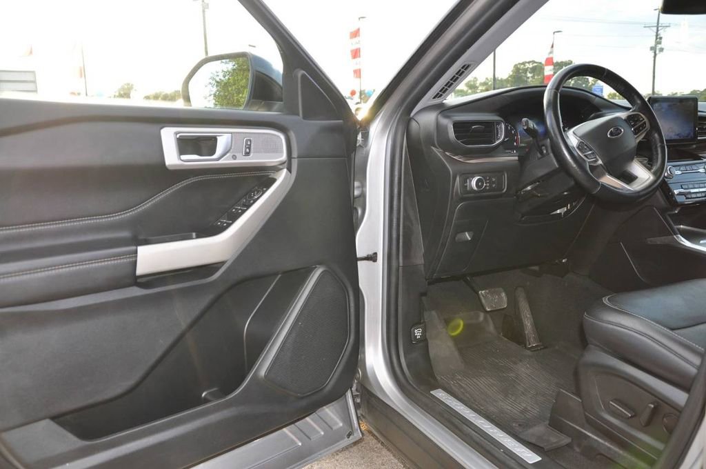 Used 2022 Ford Explorer Limited image 11