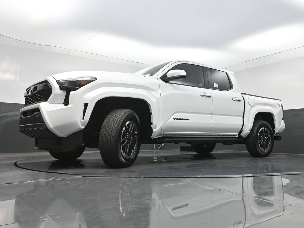 Used 2025 Toyota Tacoma TRD Sport AWD/4WD image 26