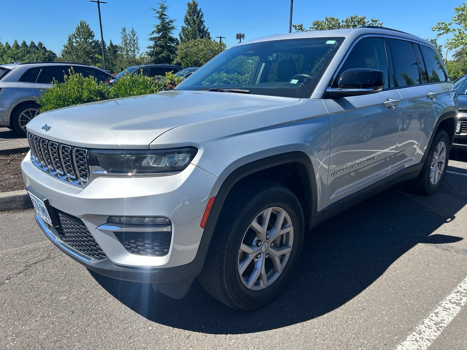 Used 2022 Jeep Grand Cherokee Limited AWD/4WD video 1