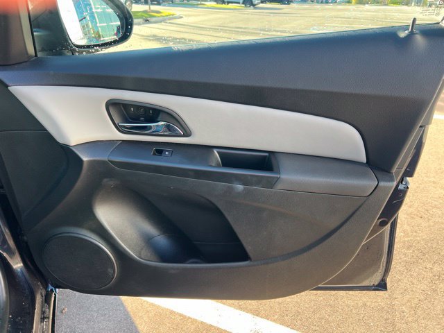 Used 2014 Chevrolet Cruze LS FWD image 10