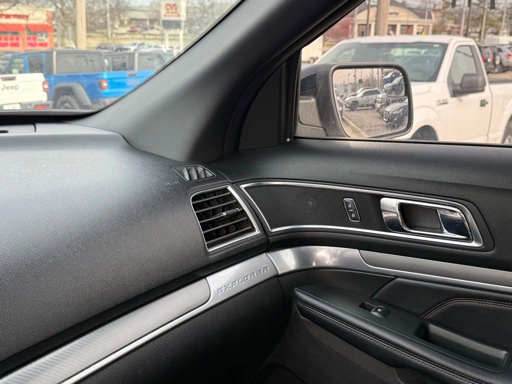 Used 2018 Ford Explorer Sport image 22