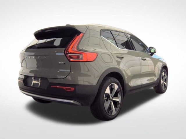 Used 2024 Volvo XC40 B5 Plus AWD/4WD image 4