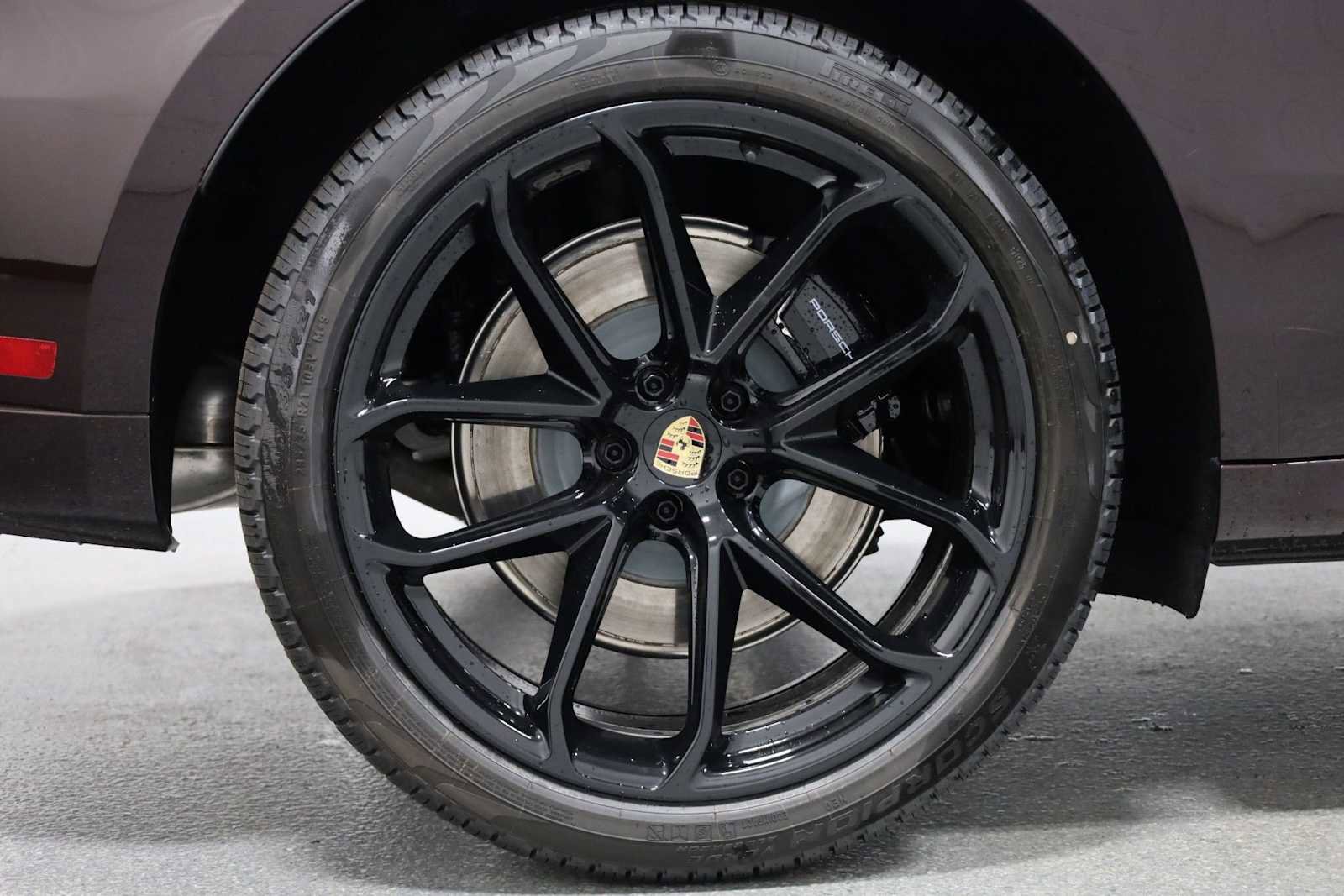 Certified 2025 Porsche Macan GTS image 38