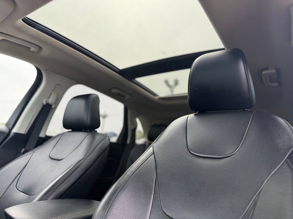 Used 2020 Ford Edge Titanium w/ Equipment Group 301A AWD/4WD image 18