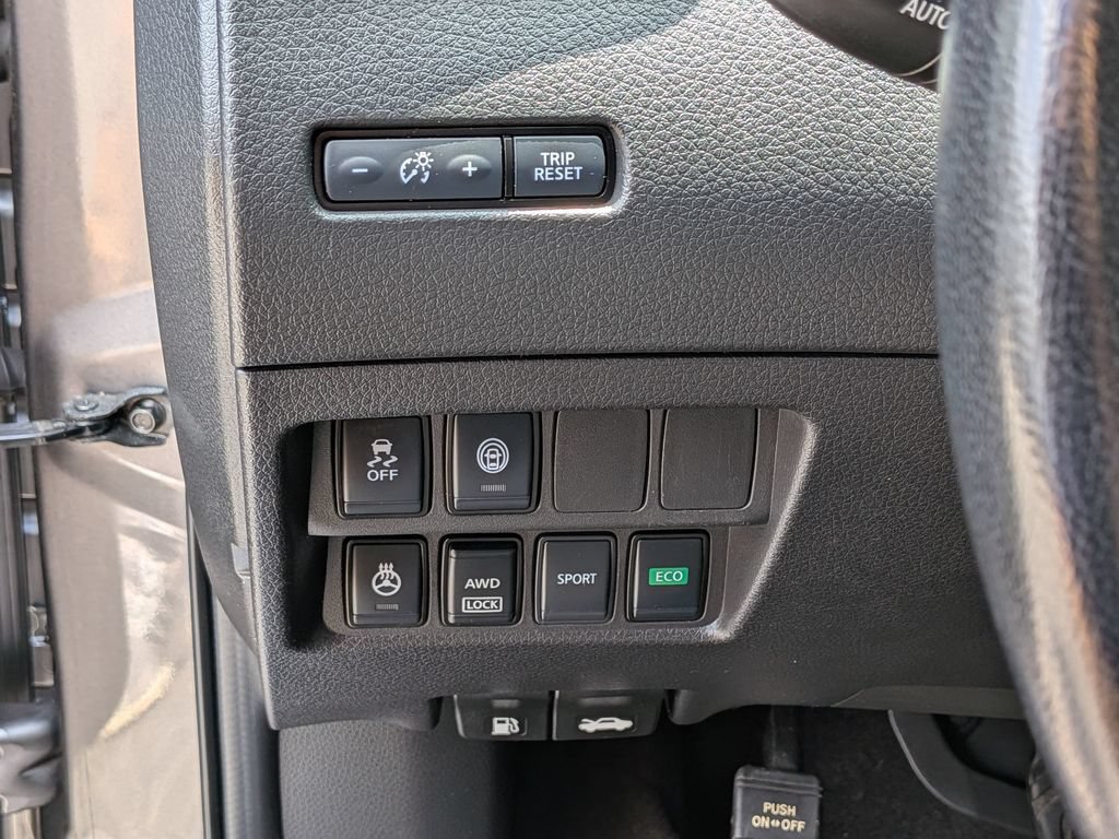 Used 2021 Nissan Rogue Sport SV AWD/4WD image 14