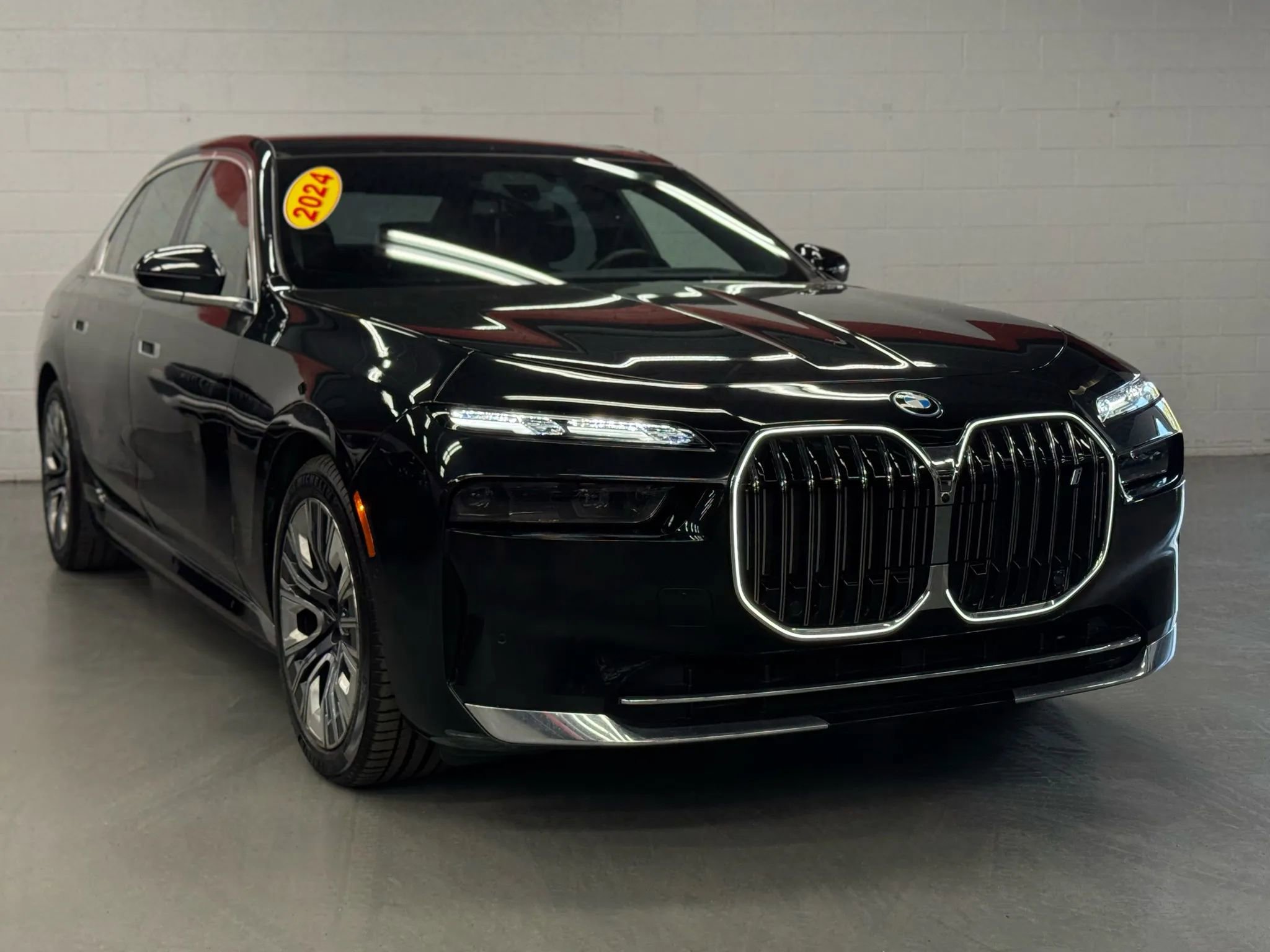 Used 2024 BMW i7 xDrive60 w/ Executive Package image 7