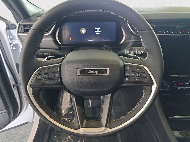 Used 2023 Jeep Grand Cherokee Altitude AWD/4WD image 17