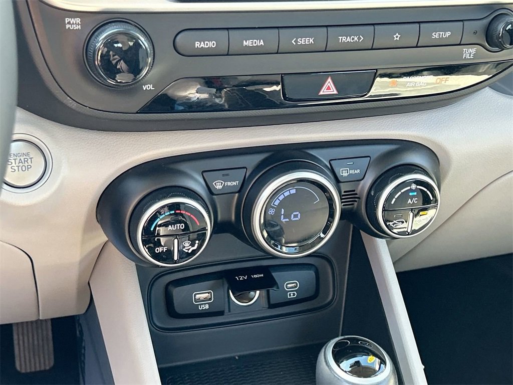 Certified 2024 Hyundai Venue SEL image 26