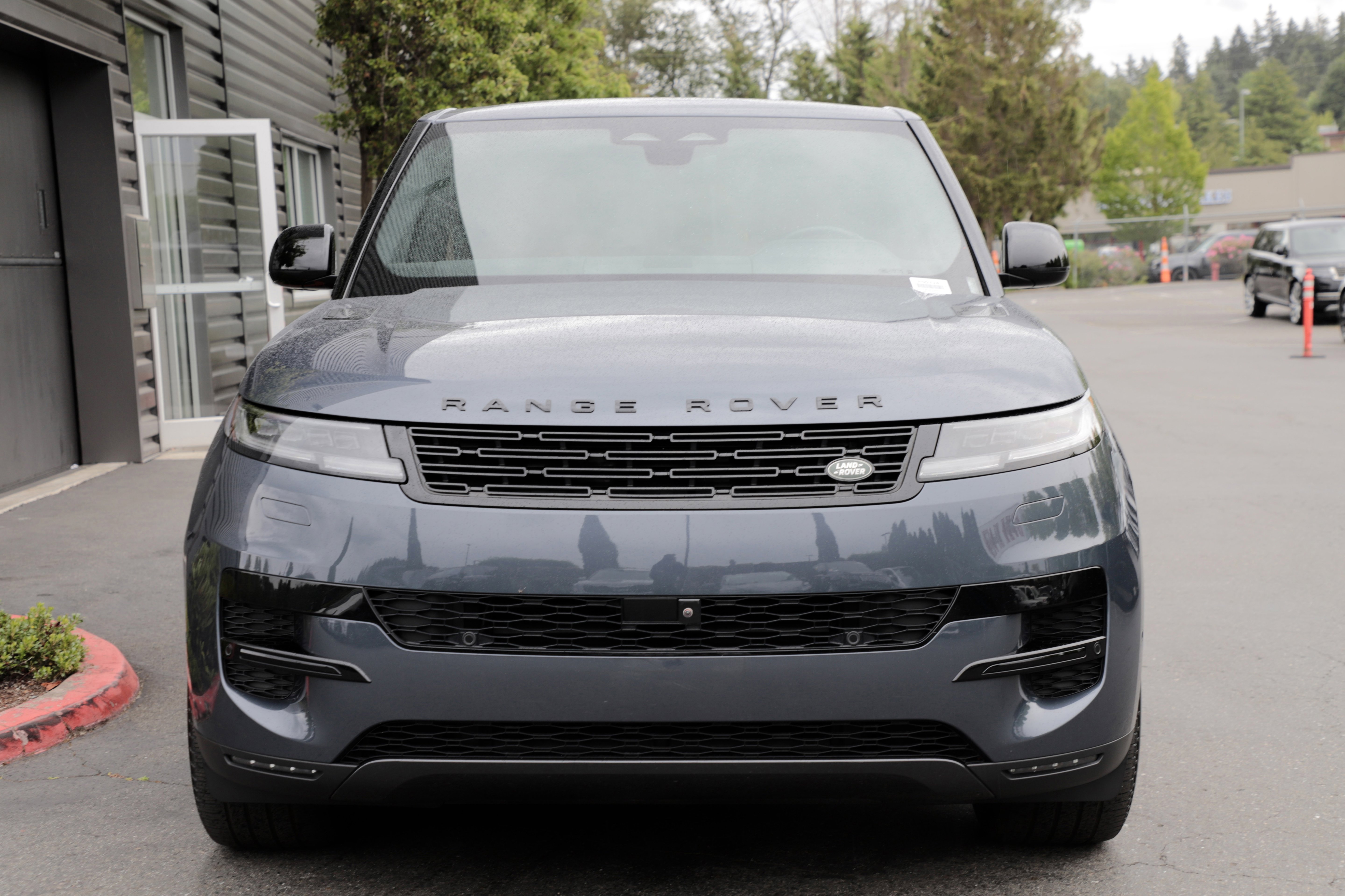 Certified 2025 Land Rover Range Rover Sport SE AWD/4WD image 6