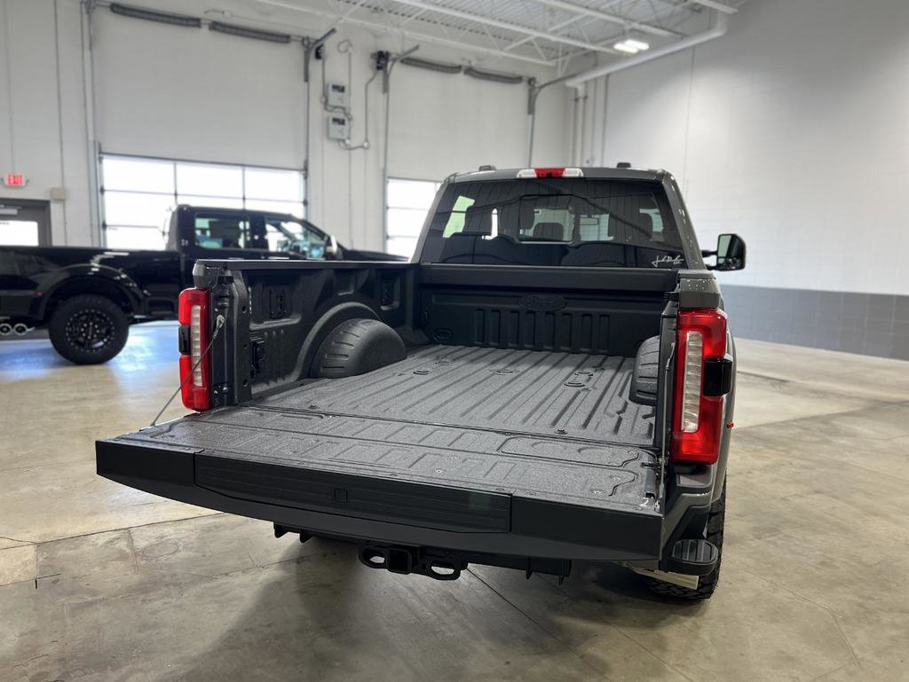 New 2026 Ford F250 Lariat w/ Black Appearance Package image 20