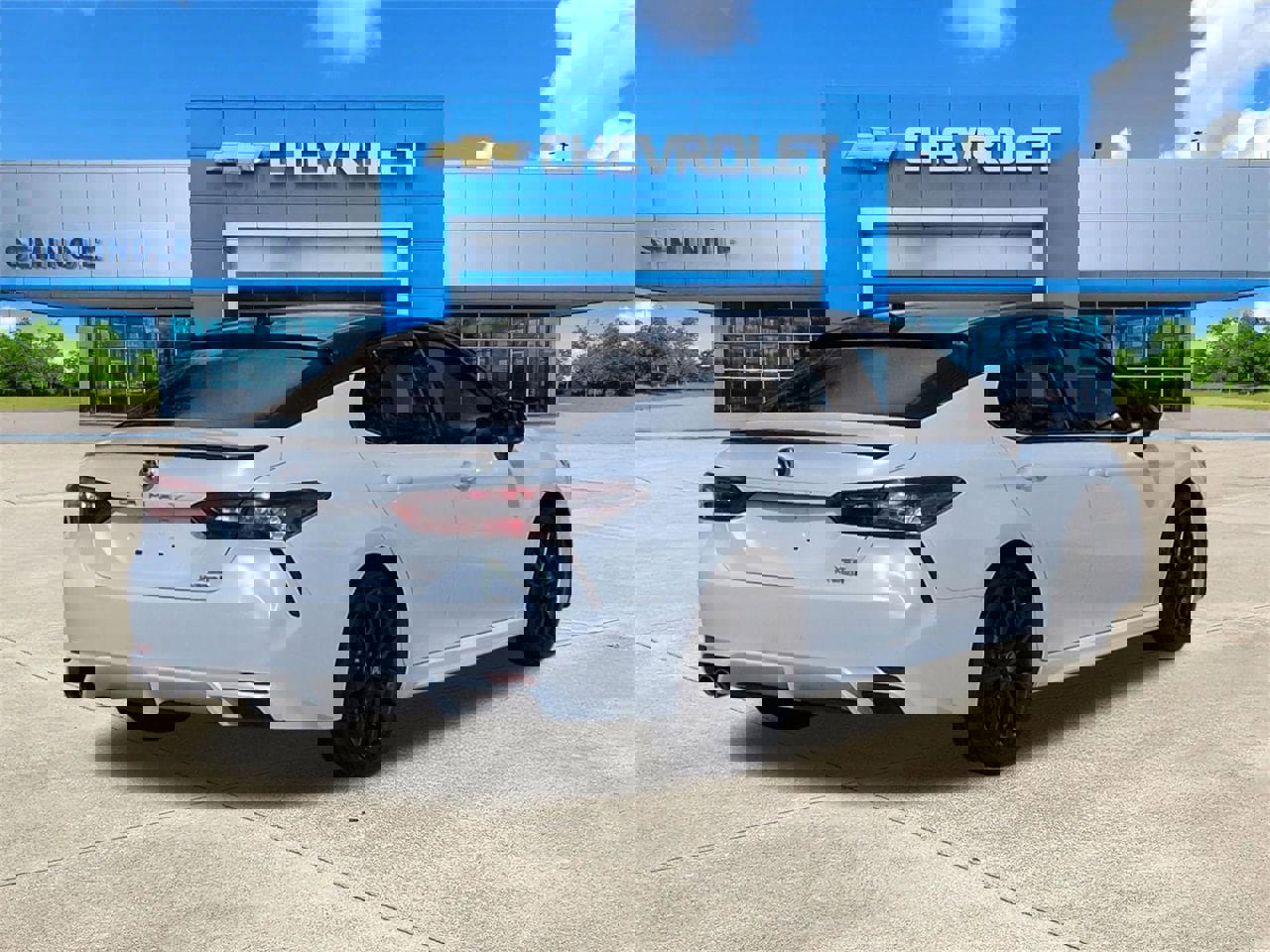 Used 2022 Toyota Camry XSE image 4