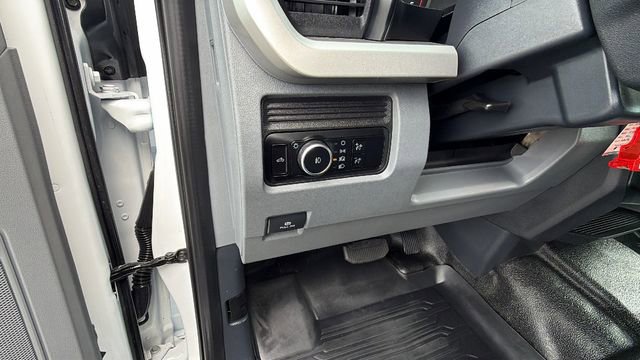 Used 2023 Ford F250 XL w/ XL Chrome Package image 31