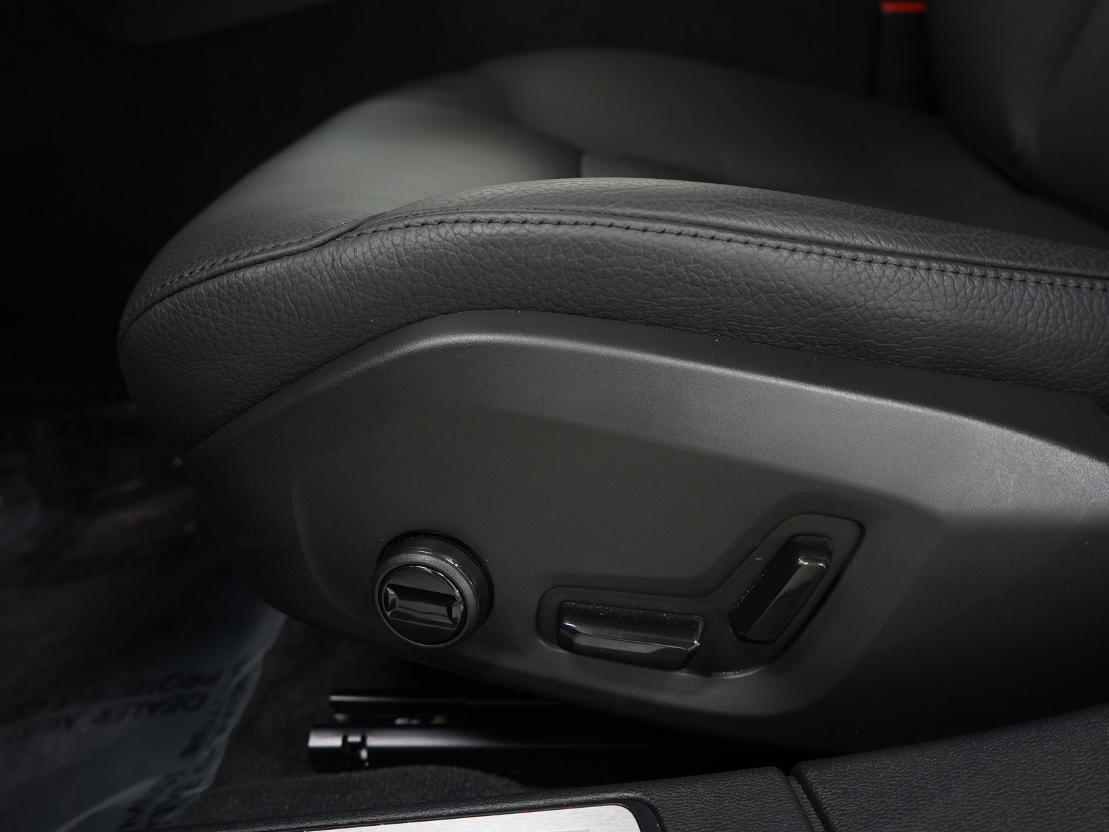 Used 2025 Volvo V60 B5 Cross Country Plus image 26