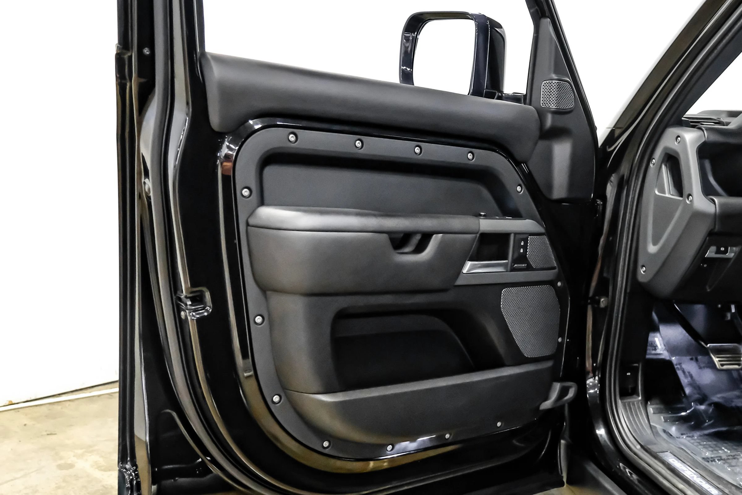 Used 2021 Land Rover Defender 110 X AWD/4WD image 39