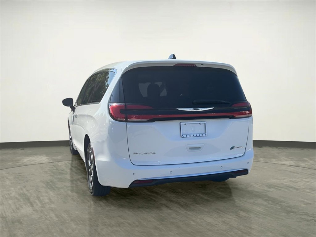 Used 2024 Chrysler Pacifica Select image 8