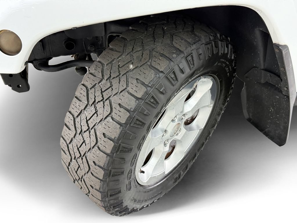 Used 2014 Jeep Wrangler Unlimited Sahara w/ Connectivity Group AWD/4WD image 9