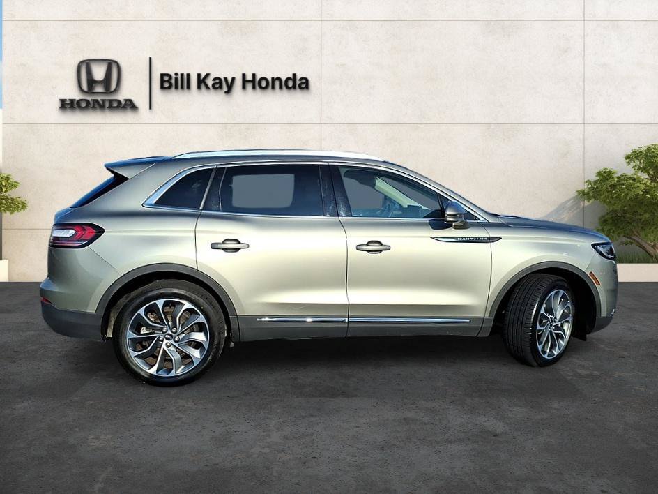 Used 2023 Lincoln Nautilus Reserve AWD/4WD image 2
